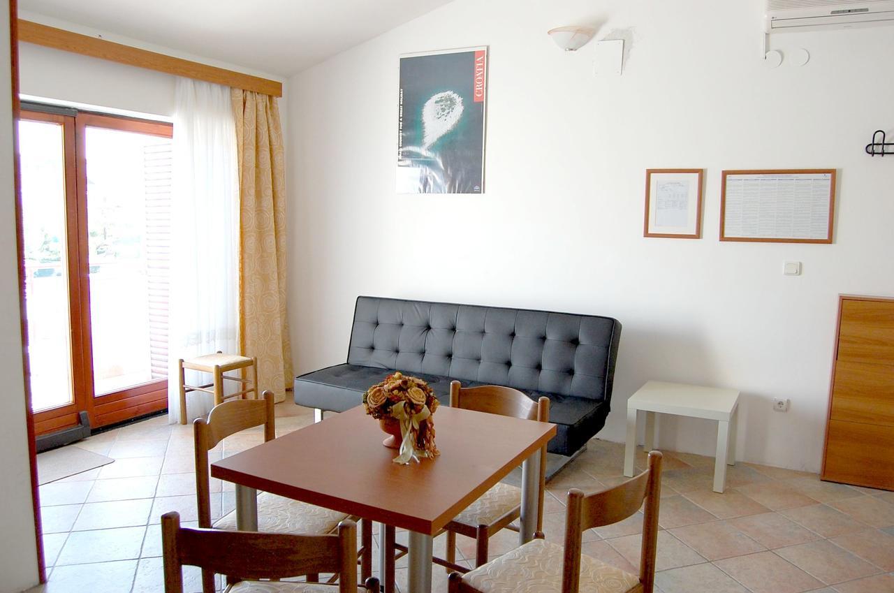 Apartments Myadria Malinska Kültér fotó