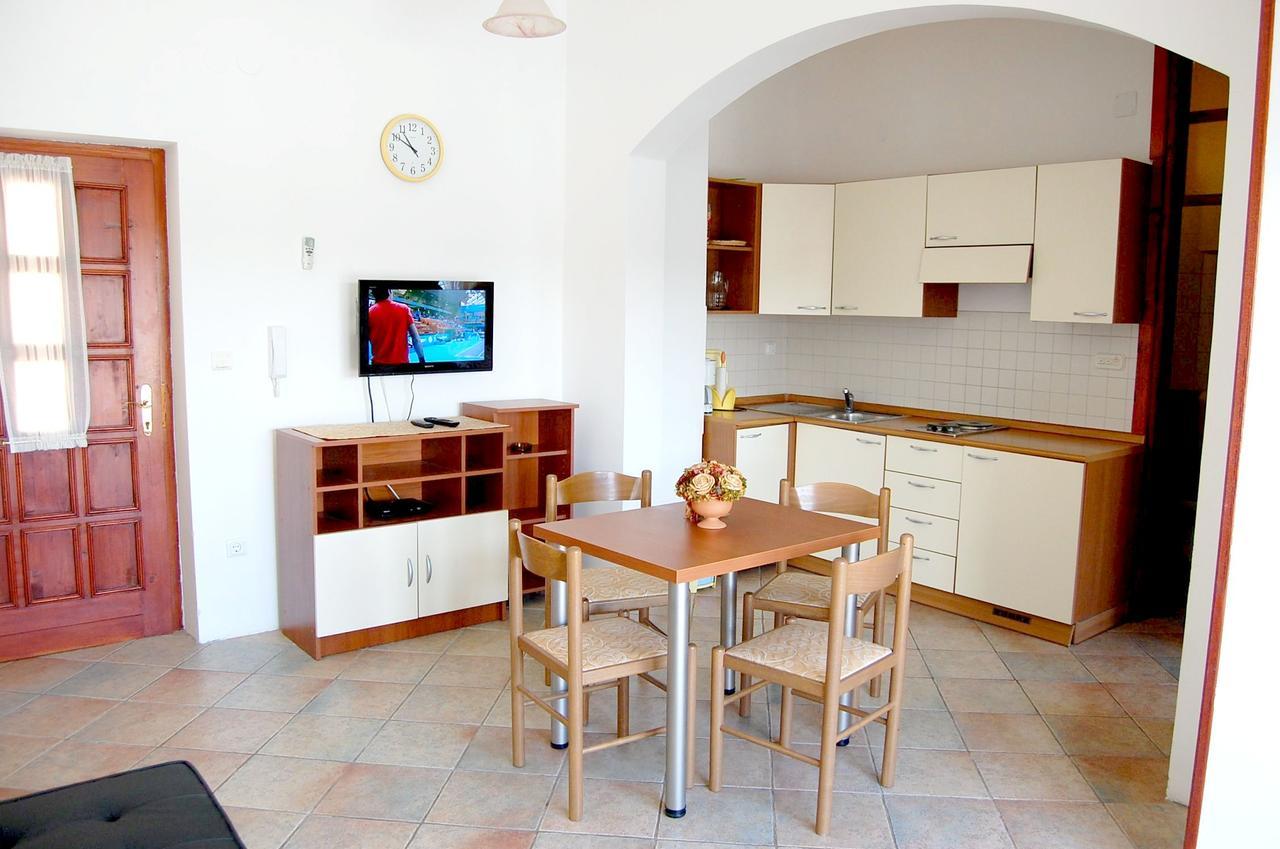 Apartments Myadria Malinska Kültér fotó
